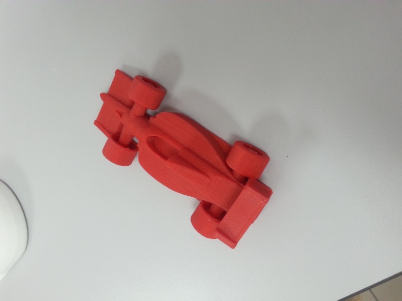 Модель Формулы 1 с вращающимися колесами