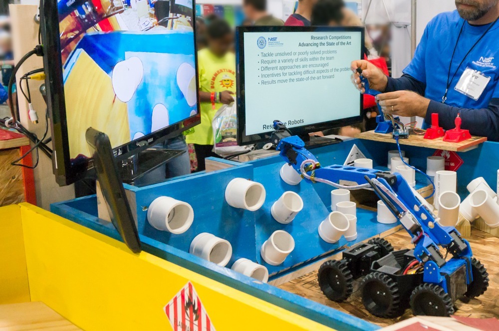 5-осевой робот-манипулятор на сервоприводах Dynamixel AX-12A