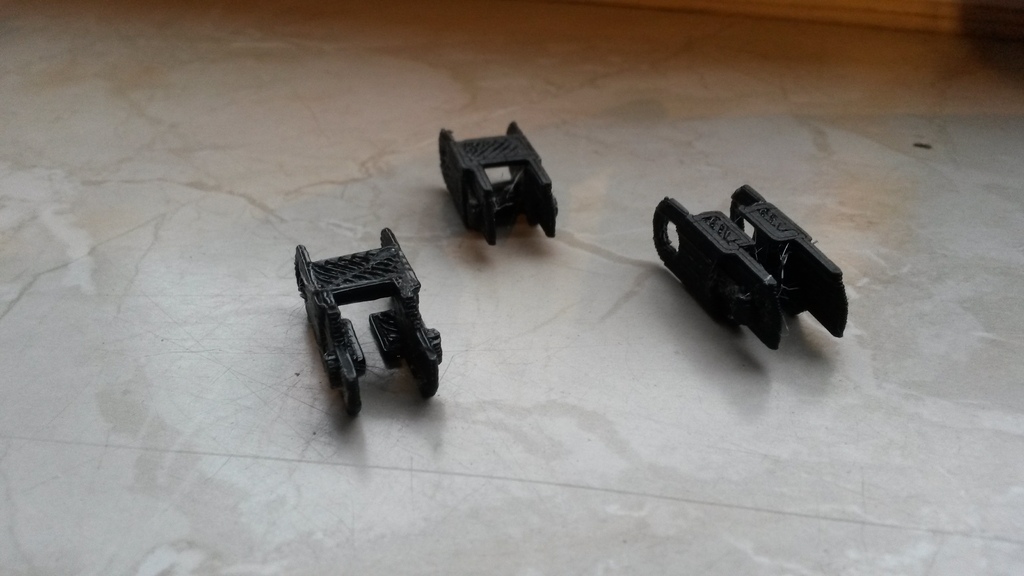 Маленькая цепь для кабелей