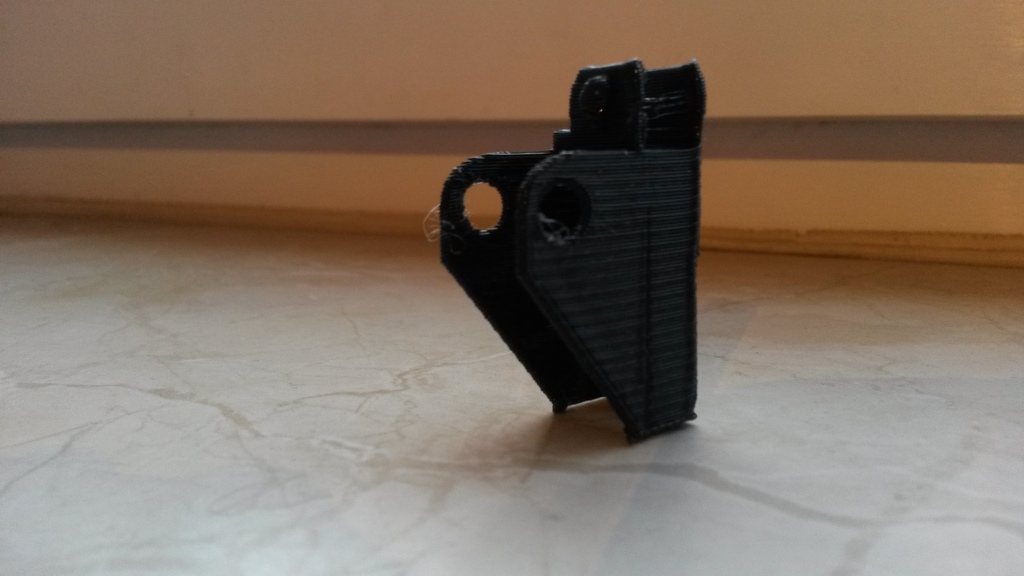 Маленькая цепь для кабелей