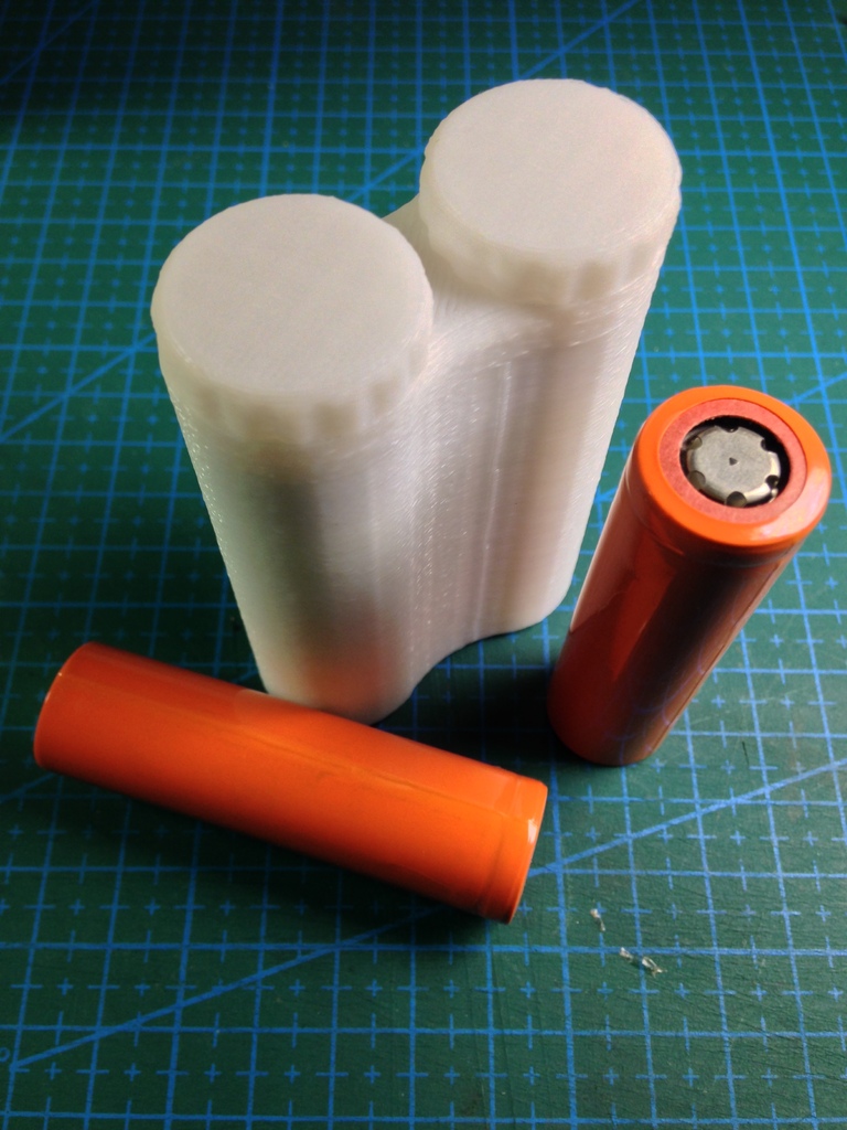 Контейнер для двух батарей 18650