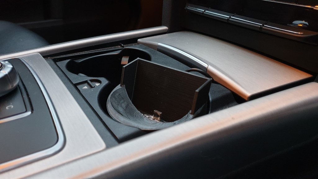 Держатель для телефона в подстаканник Mercedes