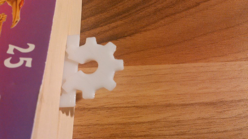 Закладка с логотипом Open Hardware