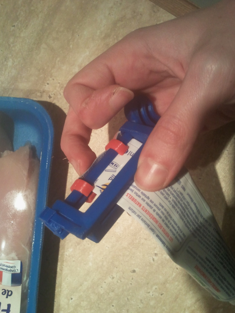 Ролик для стабилизации тюбика пасты (открытое кольцо)