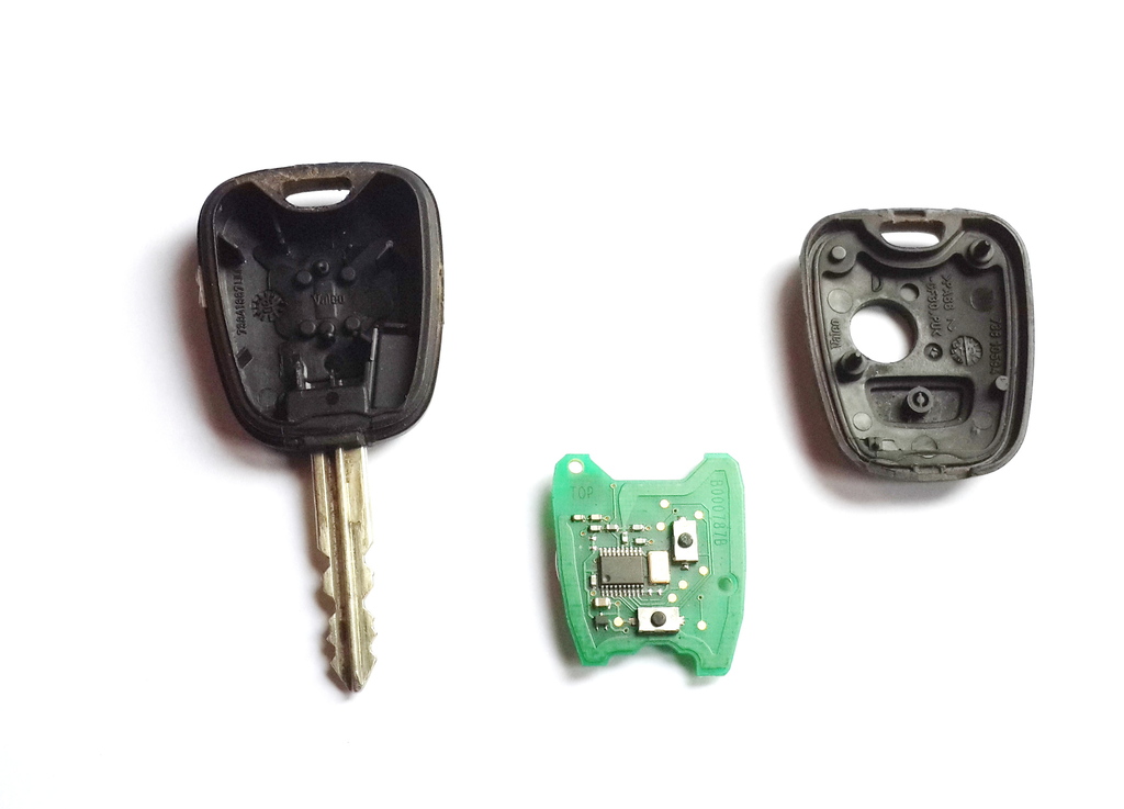 Кнопка открытия для ключа Peugeot R/C