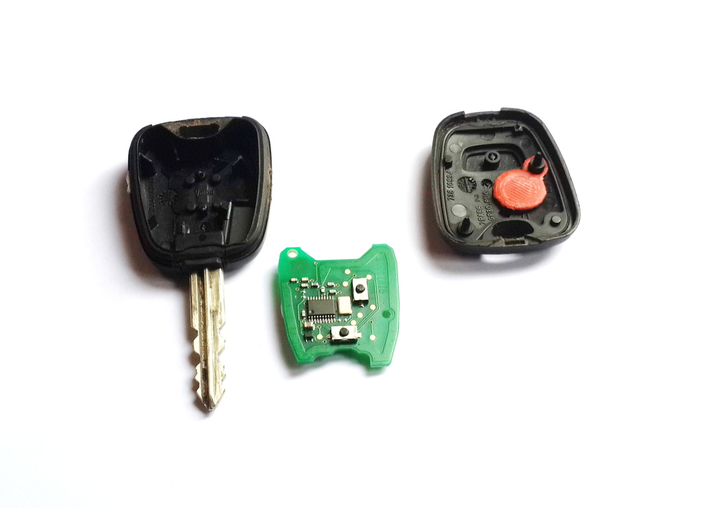 Кнопка открытия для ключа Peugeot R/C
