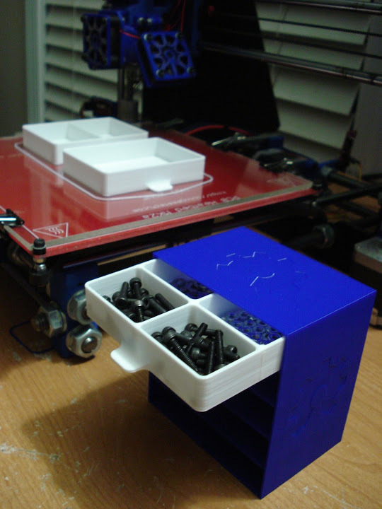 Ящик для деталей с логотипами Open Hardware