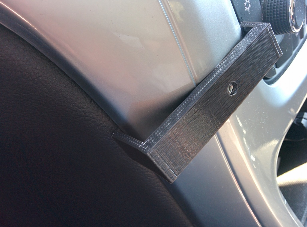 Клипса для крепления M4 на панели Opel Astra J