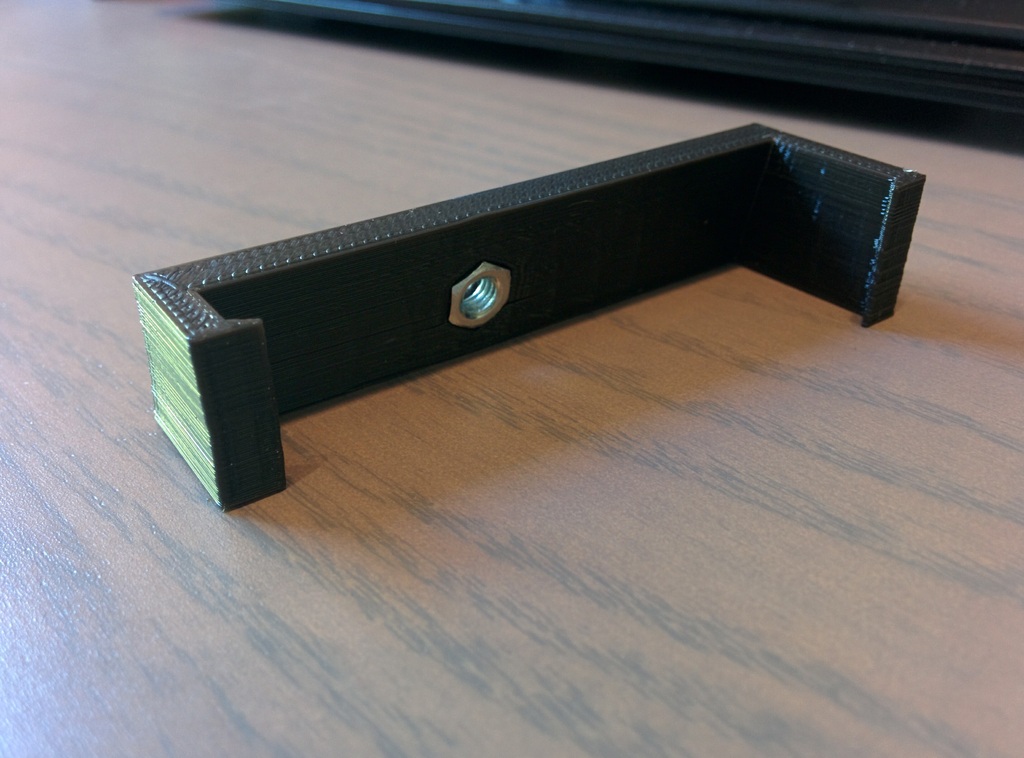 Клипса для крепления M4 на панели Opel Astra J