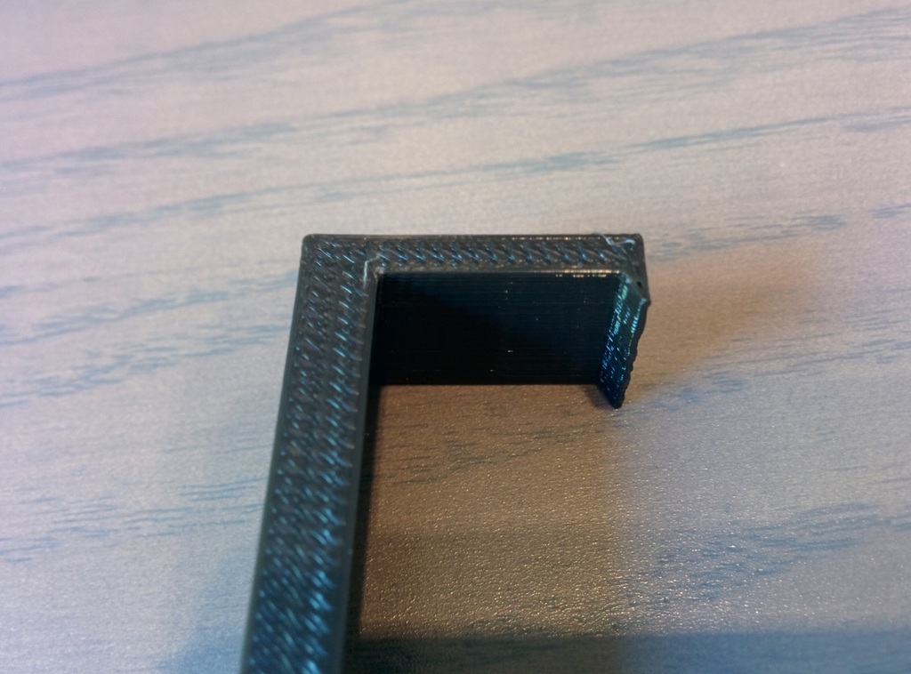 Клипса для крепления M4 на панели Opel Astra J