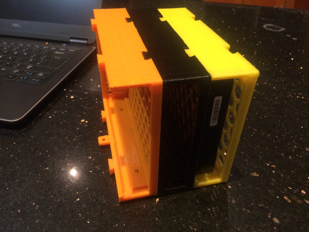 Модульный NAS с штабелируемыми корзинами для HDD 3.5 SATA