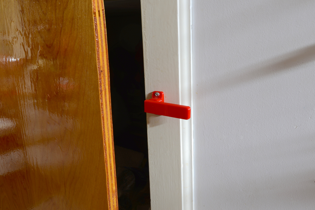 Замок для дверей шкафа