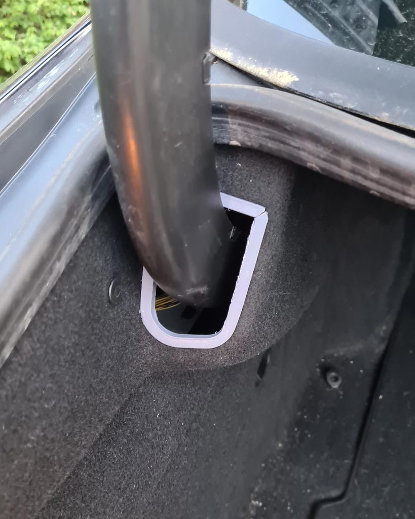 3D-модель розетки для боковой панели Mercedes W211 E-класса