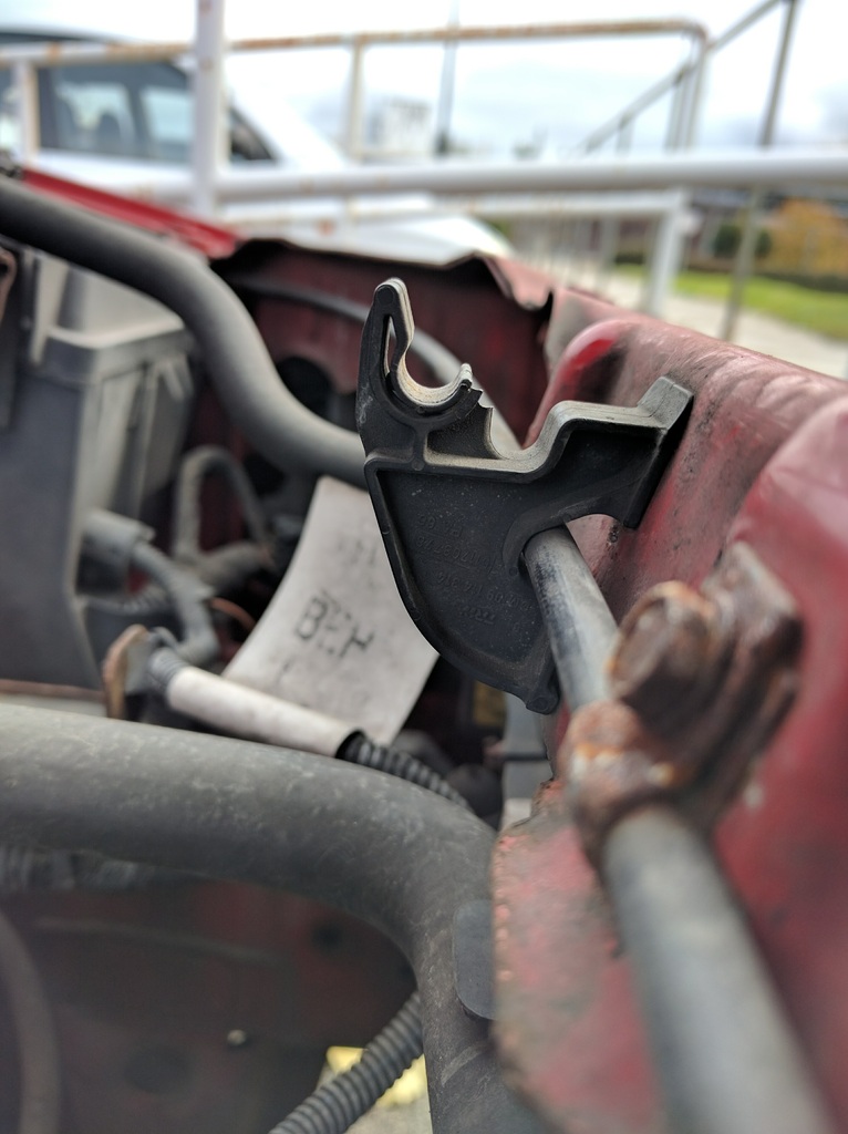 Клипса для держателя капота Corsa C