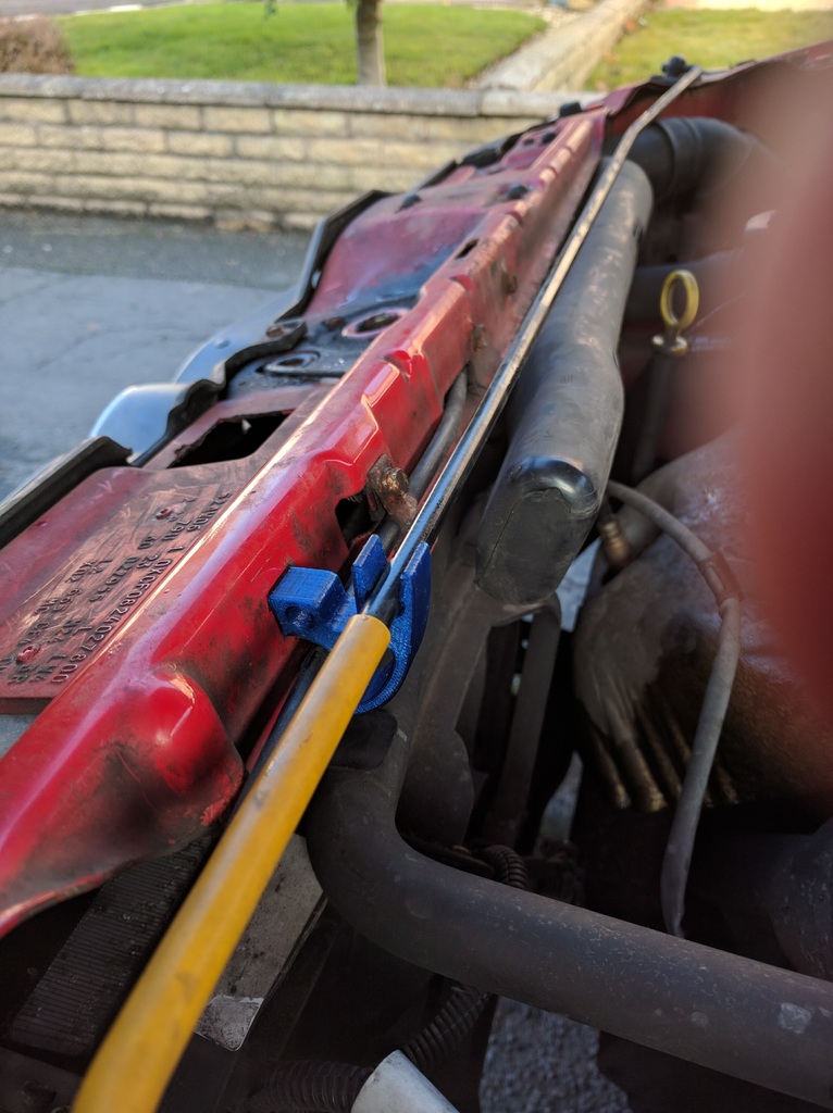 Клипса для держателя капота Corsa C