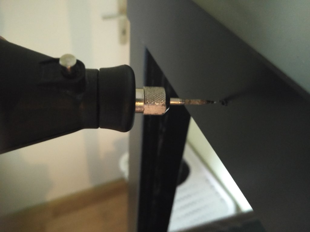 Улучшение для Ikea Lack: верхний дверной открыватель