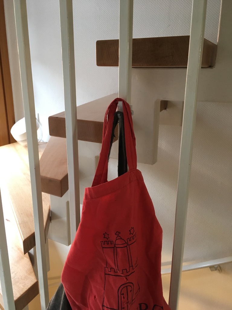 Крюк для перил открытой лестницы