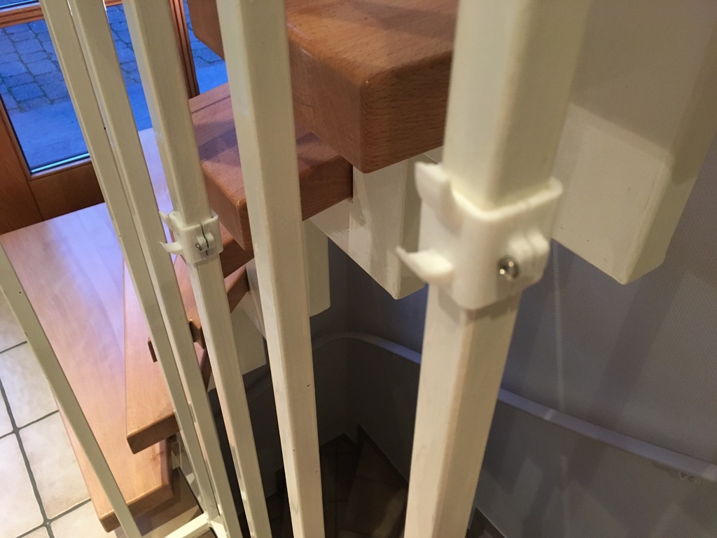 Крюк для перил открытой лестницы