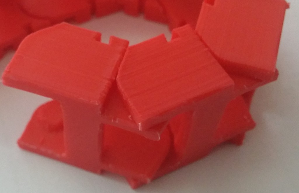 Открытая цепь для кабелей с простым печатью