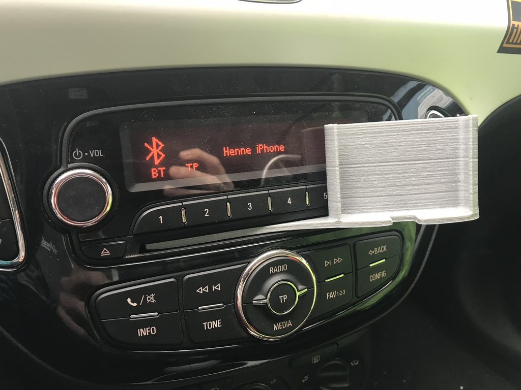 Держатель для iPhone 7 в CD-отсеке