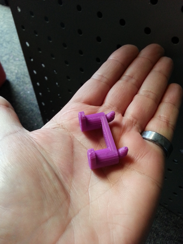 Держатель для открытых ключей на перфорированном стенде