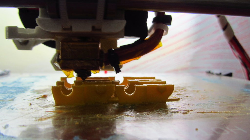 Крепление для цепи кабеля Hephestos (увеличенная толщина стенок)