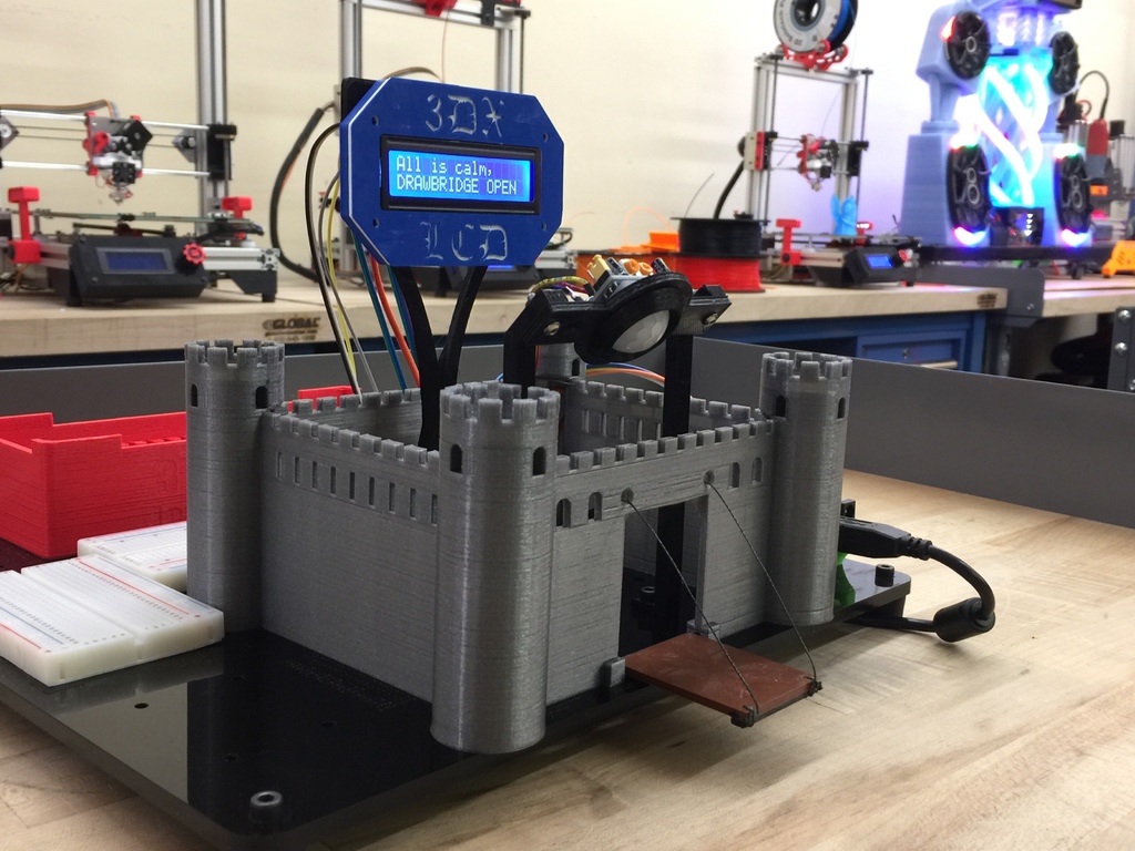 Движущаяся разводная мост с датчиком движения