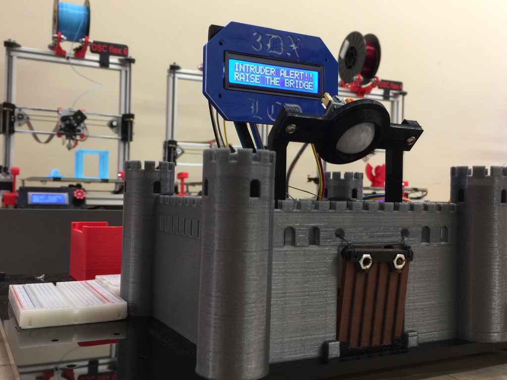 Движущаяся разводная мост с датчиком движения