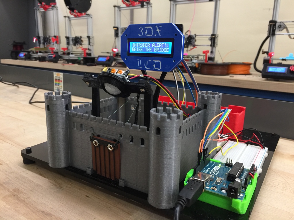 Движущаяся разводная мост с датчиком движения