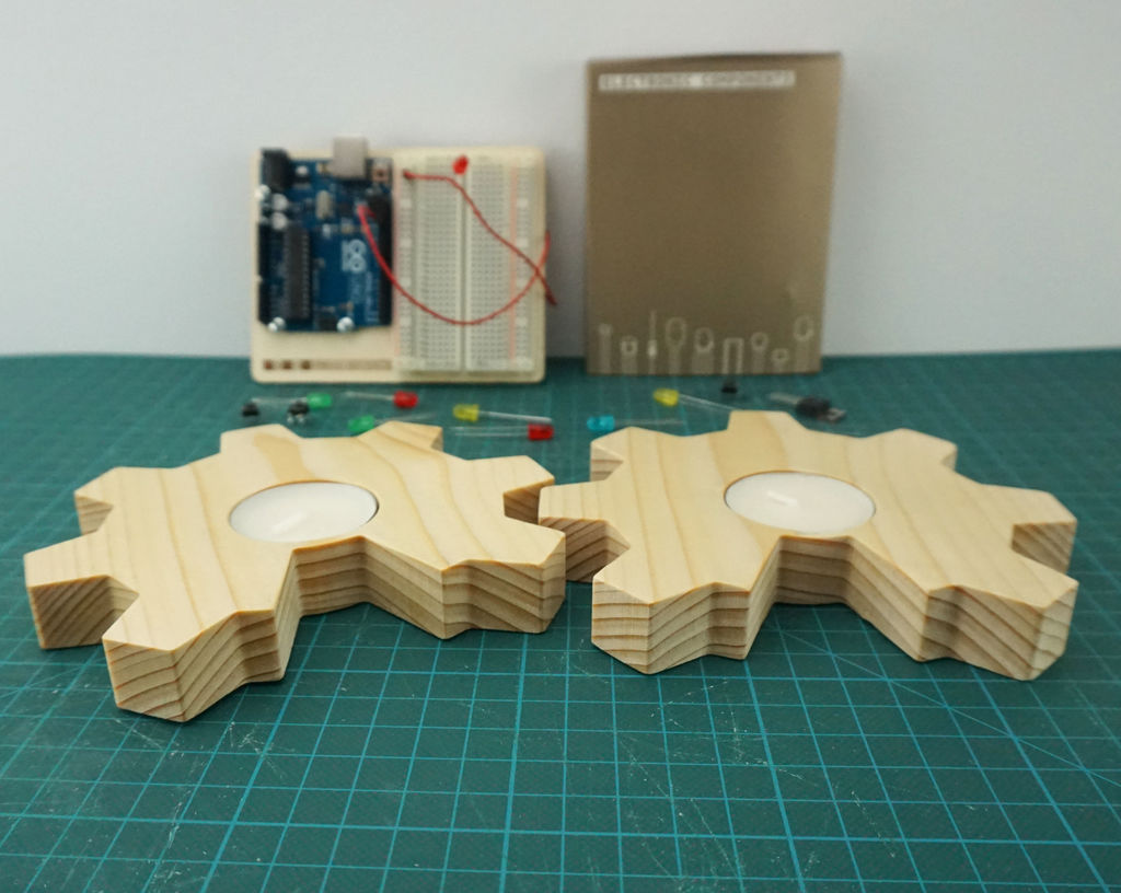 Подставка для чайной свечи в стиле Open Source Hardware