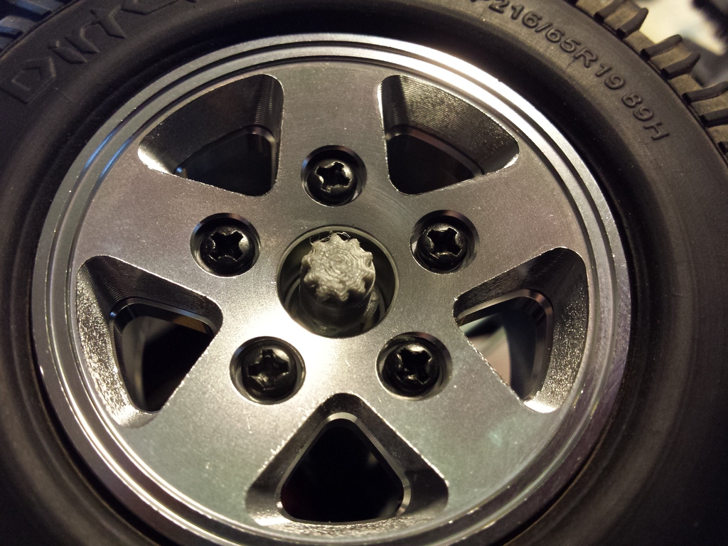 Крышки колес для RC автомобиля на ось M4