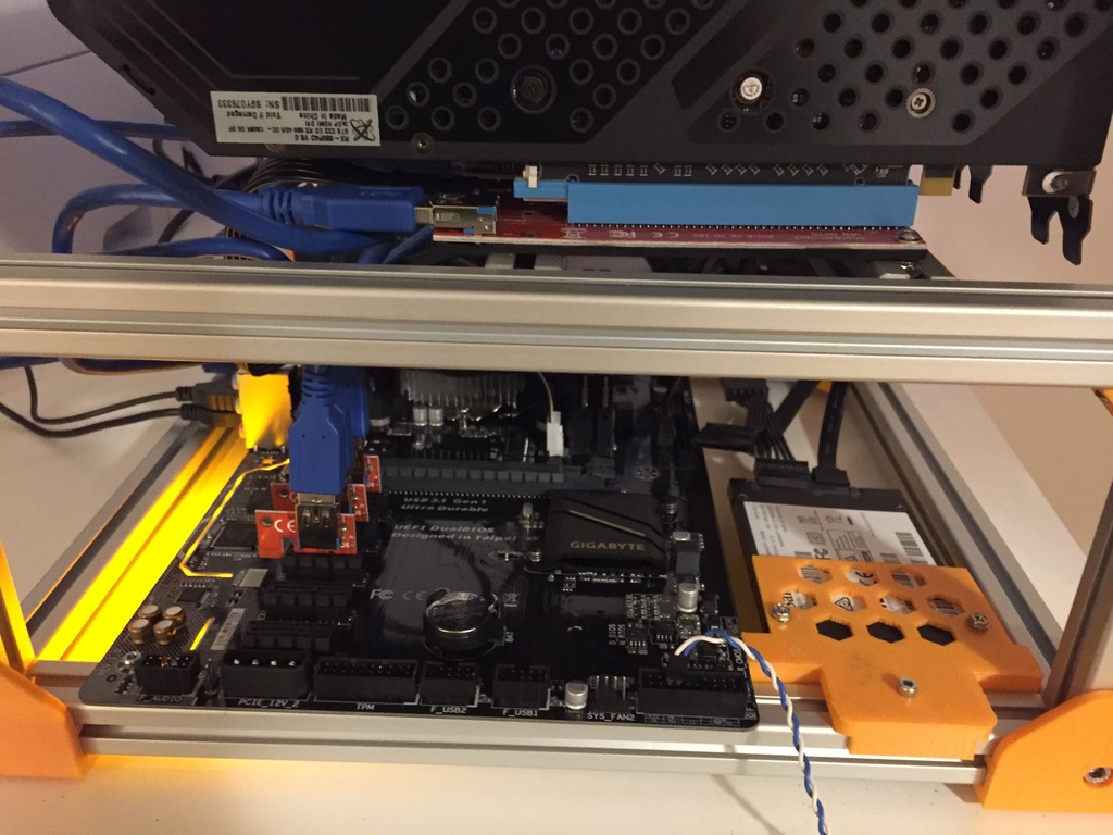 Открытая рама для майнинга 2020 с экструзией и 3D-печатными частями