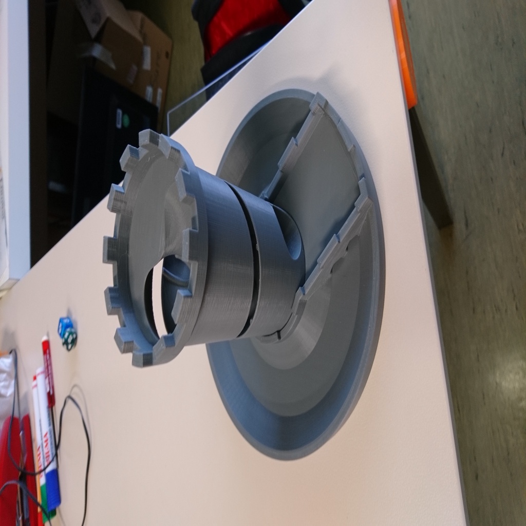 Открытая спиральная башня для кубиков