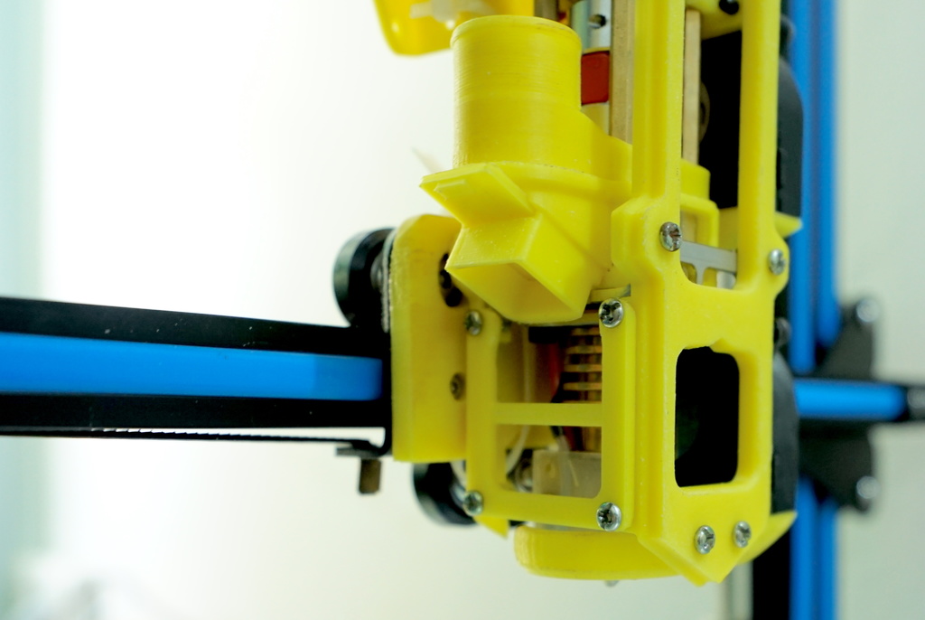 Универсальный экструдер для пеллет с открытым фронтом