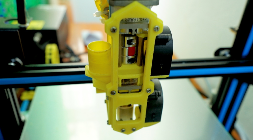 Универсальный экструдер для пеллет с открытым фронтом