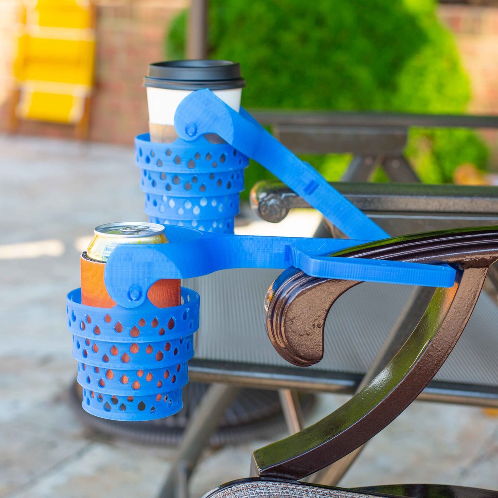 Универсальный подстаканник для кресел с открытыми подлокотниками