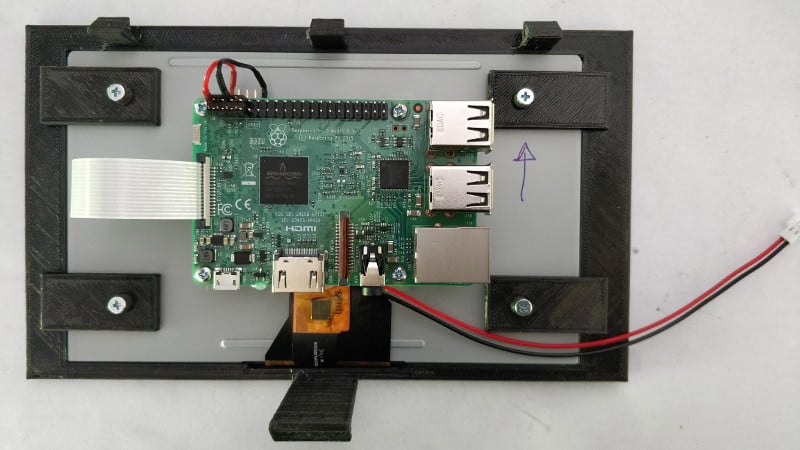 Установка Raspberry Pi с 7-дюймовым сенсорным экраном в Opel-Vauxhall Corsa Model D