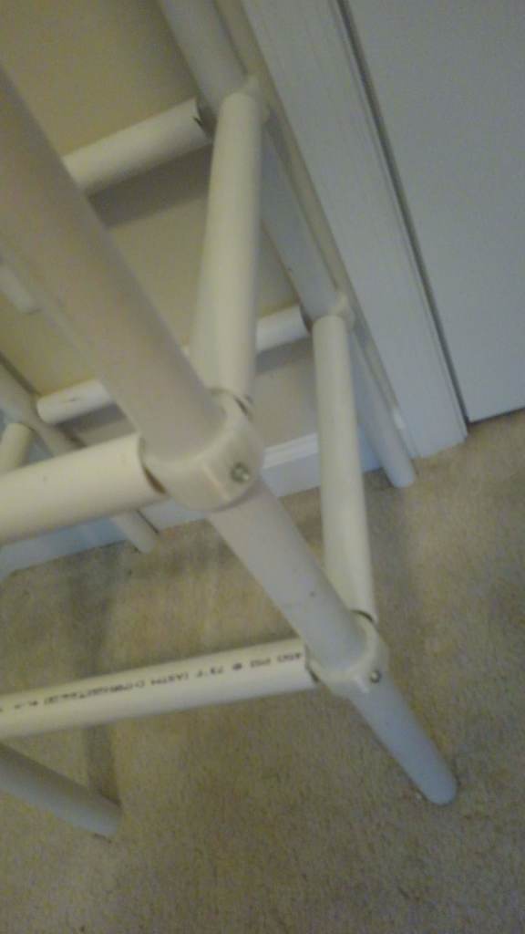 Plexus - соединители для полок из PVC