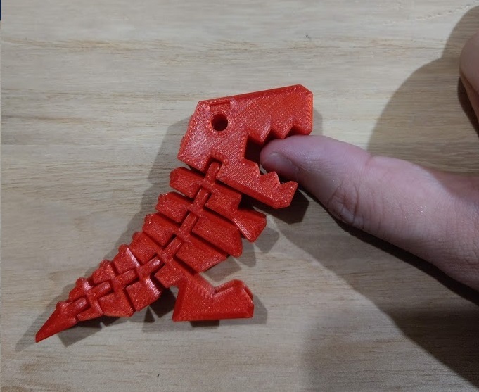 Гибкий динозавр Рекс с открытым ртом