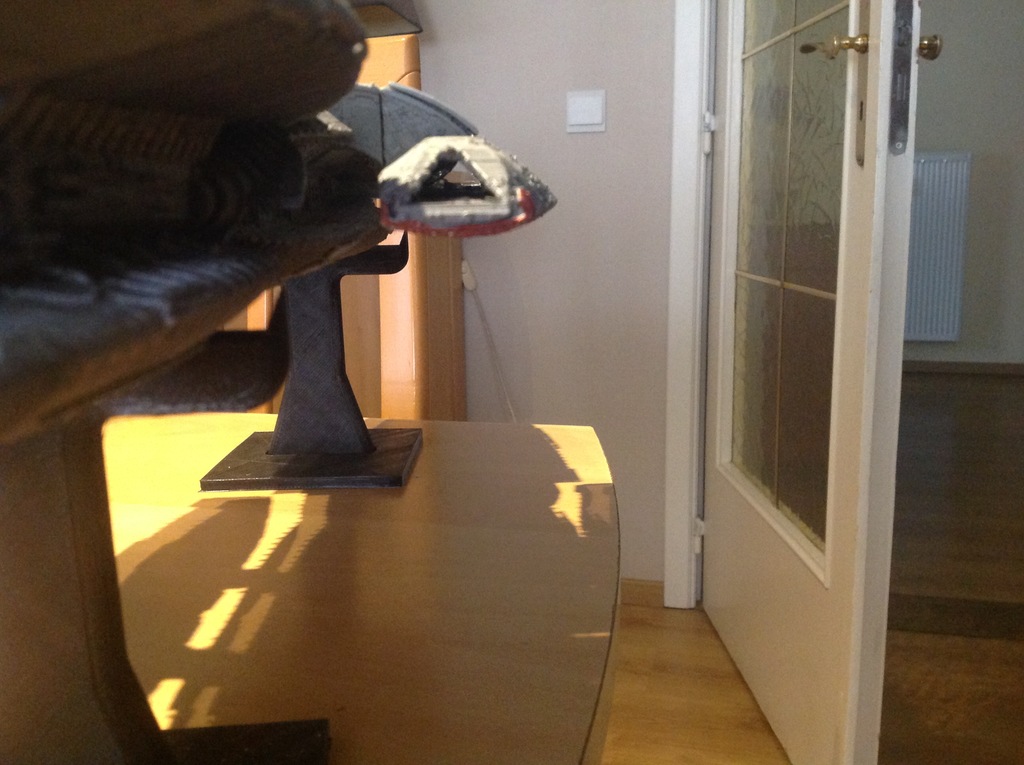 Battlestar Galactica с открытыми ангаром и посадочными площадками