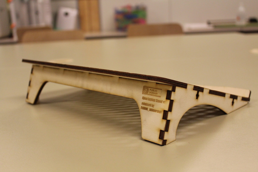 Подставка для ноутбука с лазерной резкой