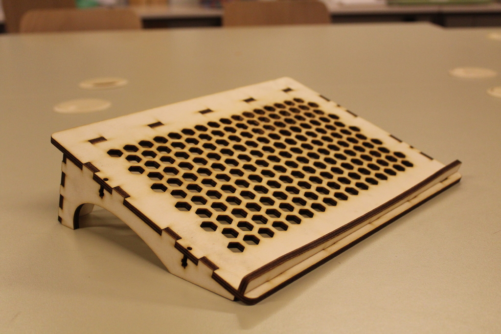 Подставка для ноутбука с лазерной резкой