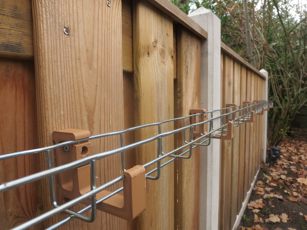 Поддержка открытого кабельного лотка