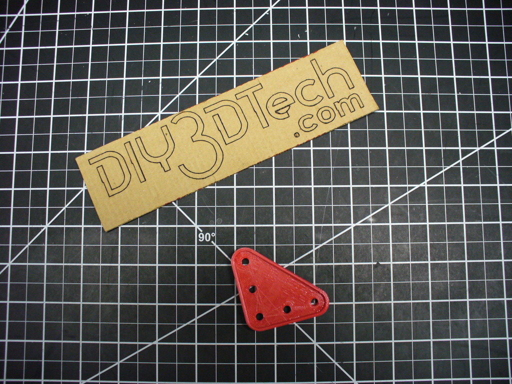 Регулируемая угловая скоба для рельсов 20x20