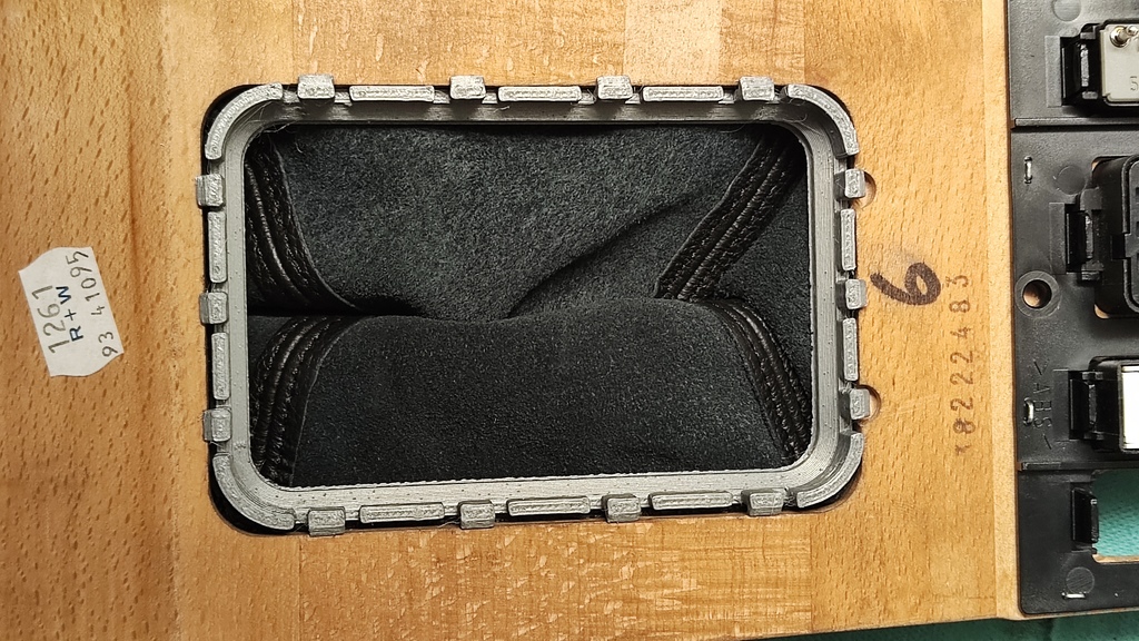 Крепление для ручки переключения передач Mercedes 300CE W124