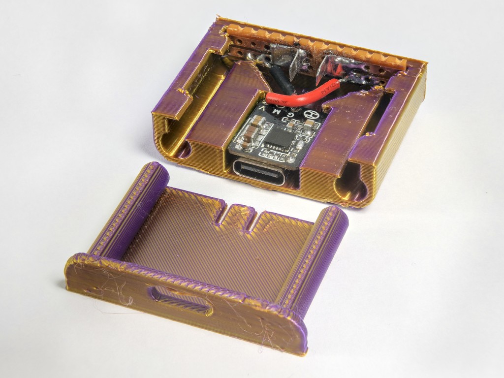 Компактное зарядное устройство для аккумуляторов Sony NP-FZ100