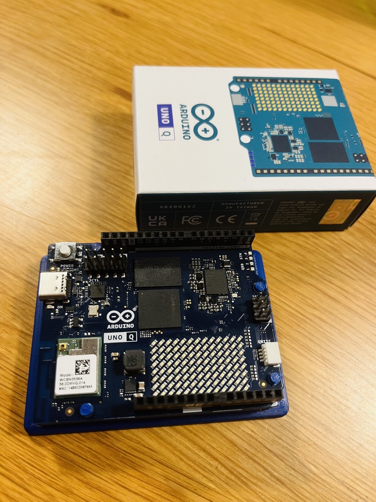 Подставка для Arduino UNO Q