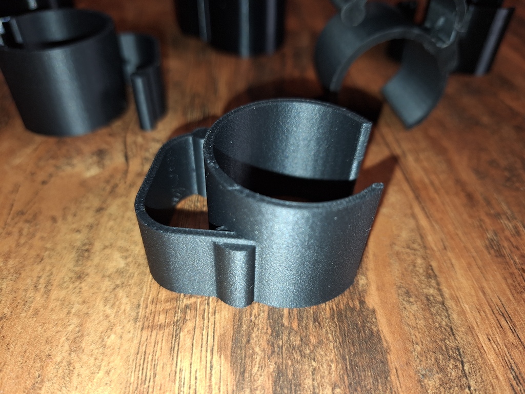 Клипса для стойки динамика