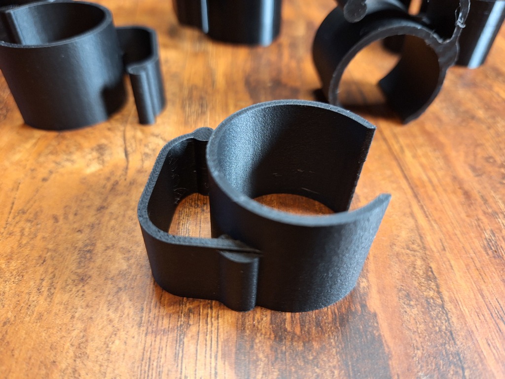 Клипса для стойки динамика