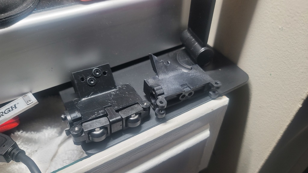 Левый ролик оси Z для Creality